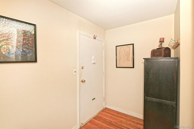 10 Ivy Street 10A, Farmingdale, NY 11735