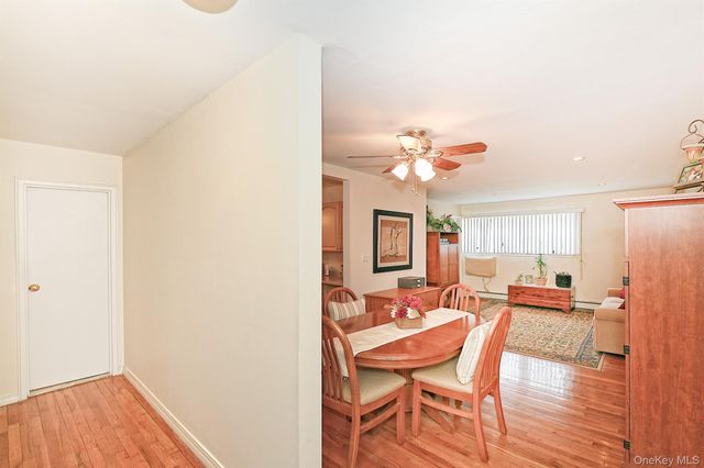 10 Ivy Street 10A, Farmingdale, NY 11735