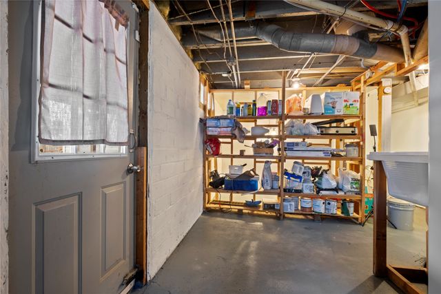 719 W 7th Street S, Newton, IA 50208