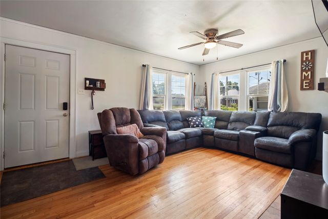 719 W 7th Street S, Newton, IA 50208