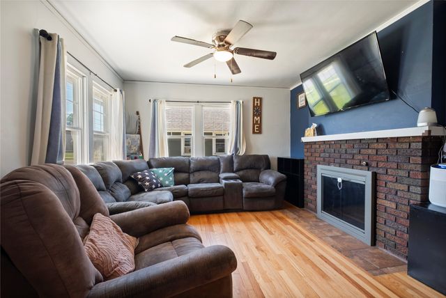 719 W 7th Street S, Newton, IA 50208