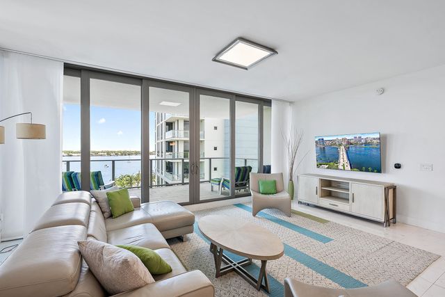 1 Water Club Way 704, North Palm Beach, FL 33408