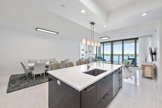 1 Water Club Way 704, North Palm Beach, FL 33408