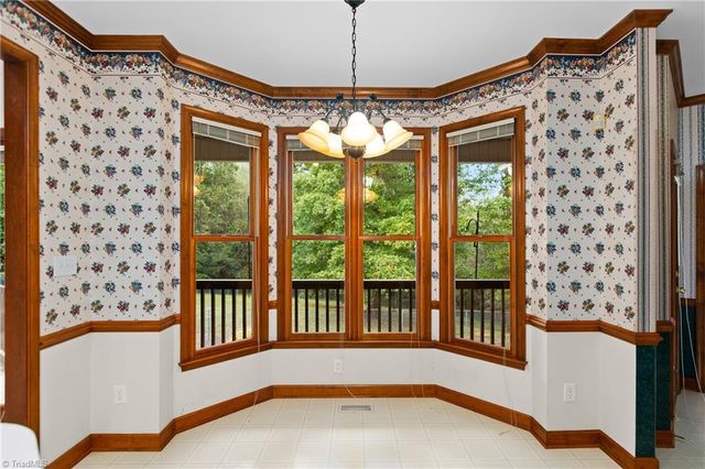 212 Knollcrest Drive, Pinnacle, NC 27043