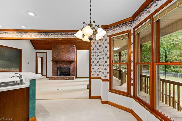 212 Knollcrest Drive, Pinnacle, NC 27043