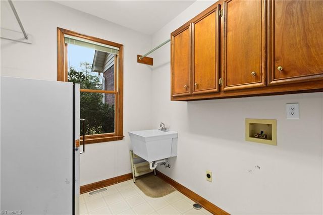 212 Knollcrest Drive, Pinnacle, NC 27043