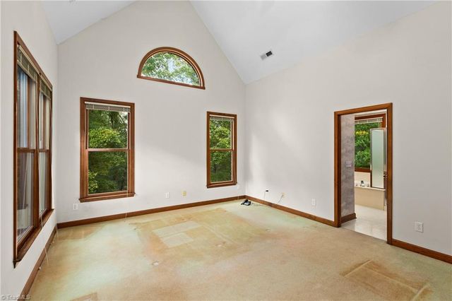 212 Knollcrest Drive, Pinnacle, NC 27043