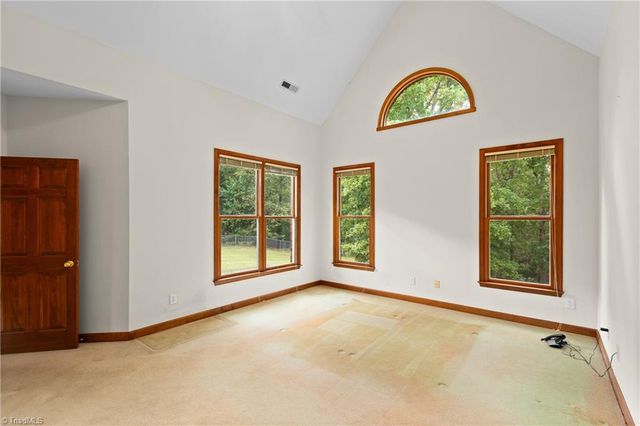 212 Knollcrest Drive, Pinnacle, NC 27043