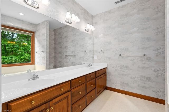 212 Knollcrest Drive, Pinnacle, NC 27043