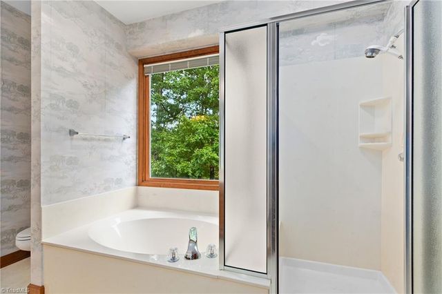 212 Knollcrest Drive, Pinnacle, NC 27043