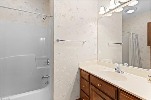 212 Knollcrest Drive, Pinnacle, NC 27043