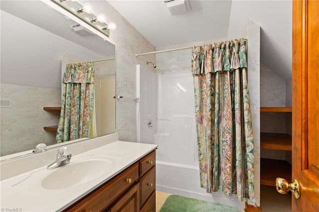 212 Knollcrest Drive, Pinnacle, NC 27043