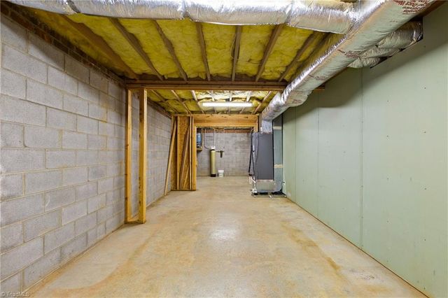 212 Knollcrest Drive, Pinnacle, NC 27043