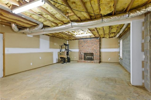 212 Knollcrest Drive, Pinnacle, NC 27043