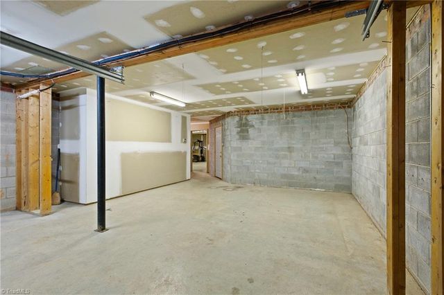 212 Knollcrest Drive, Pinnacle, NC 27043