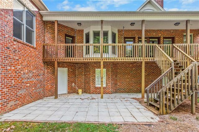 212 Knollcrest Drive, Pinnacle, NC 27043