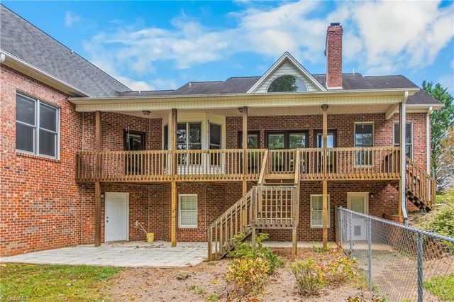 212 Knollcrest Drive, Pinnacle, NC 27043