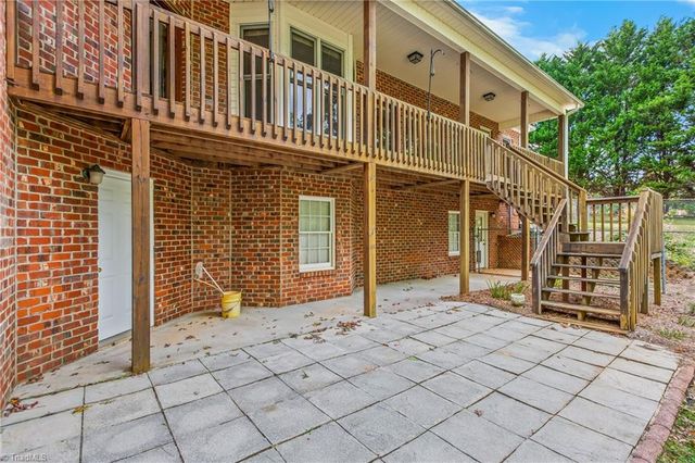 212 Knollcrest Drive, Pinnacle, NC 27043