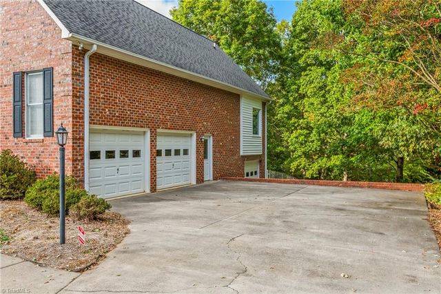 212 Knollcrest Drive, Pinnacle, NC 27043