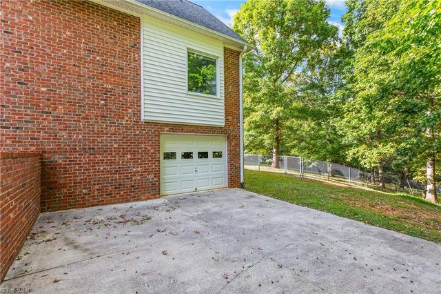 212 Knollcrest Drive, Pinnacle, NC 27043