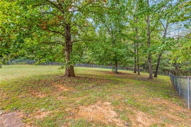 212 Knollcrest Drive, Pinnacle, NC 27043