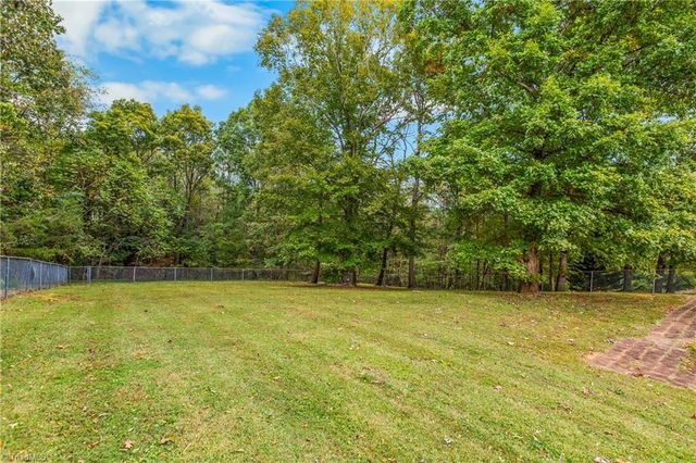 212 Knollcrest Drive, Pinnacle, NC 27043