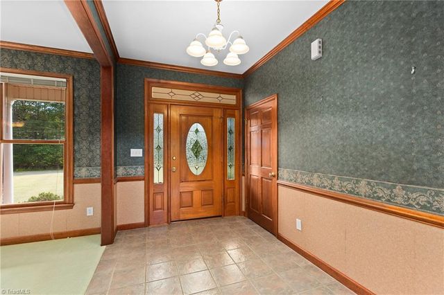 212 Knollcrest Drive, Pinnacle, NC 27043