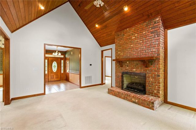 212 Knollcrest Drive, Pinnacle, NC 27043