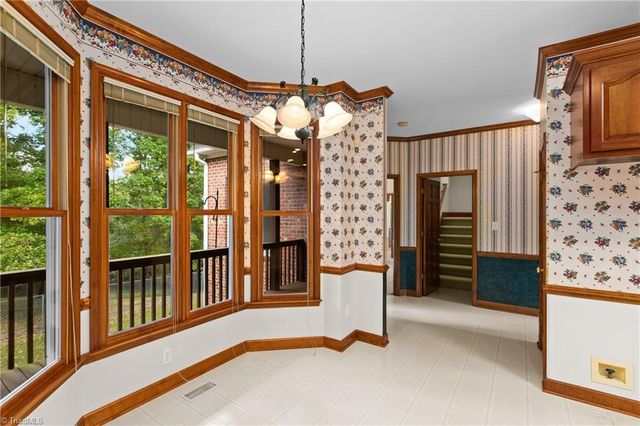 212 Knollcrest Drive, Pinnacle, NC 27043