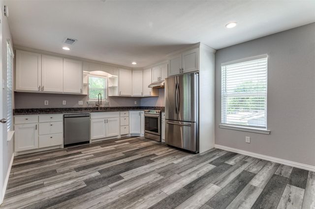 606 Ridgeline Drive, Hurst, TX 76053