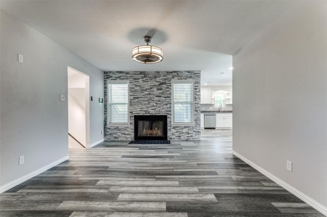 606 Ridgeline Drive, Hurst, TX 76053