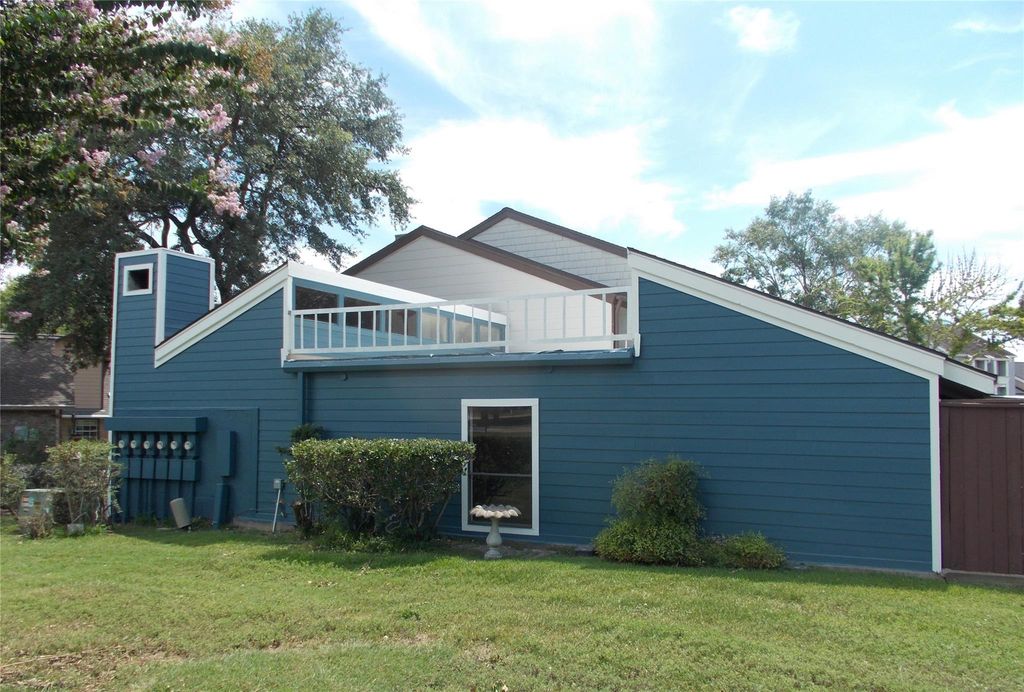 2001 Lakewood Court, Willis, TX 77318