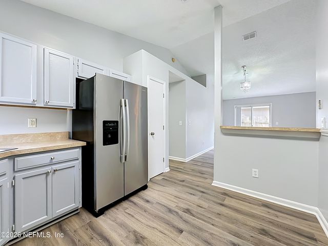 10721 MEADOWLEA Drive, Jacksonville, FL 32218