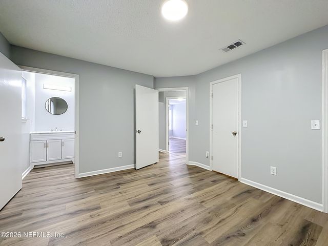 10721 MEADOWLEA Drive, Jacksonville, FL 32218