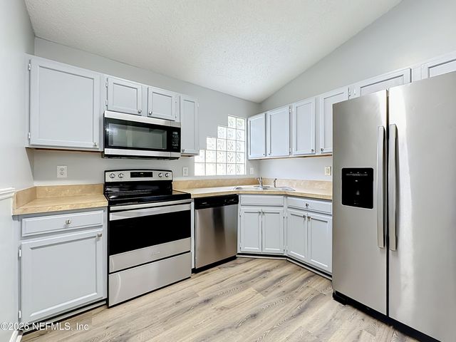 10721 MEADOWLEA Drive, Jacksonville, FL 32218
