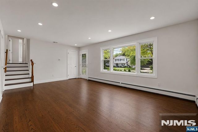 251 W Midland Avenue, Paramus, NJ 07652