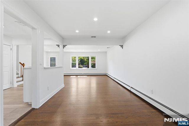 251 W Midland Avenue, Paramus, NJ 07652