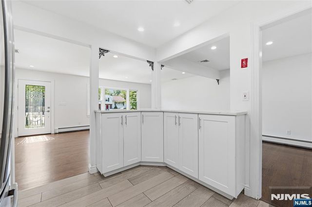 251 W Midland Avenue, Paramus, NJ 07652