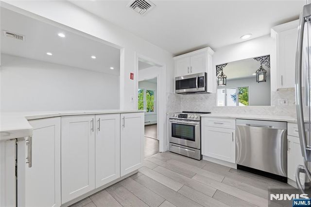 251 W Midland Avenue, Paramus, NJ 07652