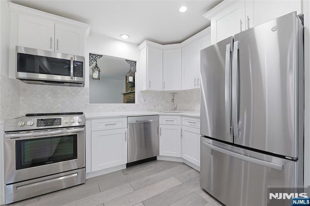 251 W Midland Avenue, Paramus, NJ 07652