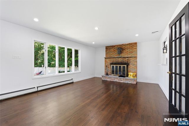 251 W Midland Avenue, Paramus, NJ 07652