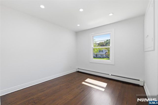 251 W Midland Avenue, Paramus, NJ 07652