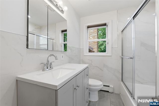 251 W Midland Avenue, Paramus, NJ 07652