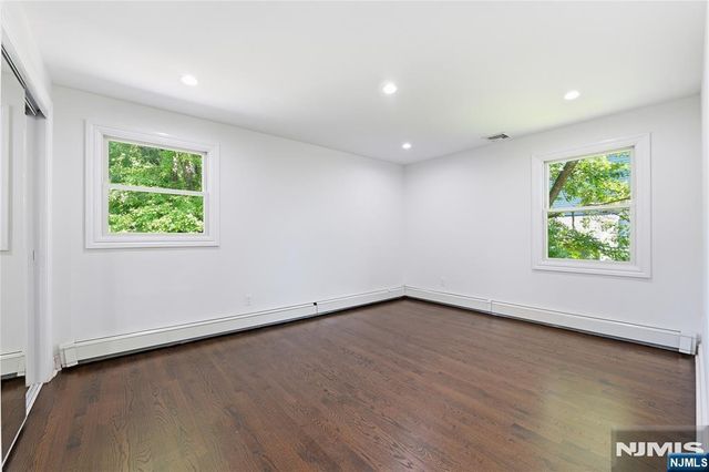 251 W Midland Avenue, Paramus, NJ 07652