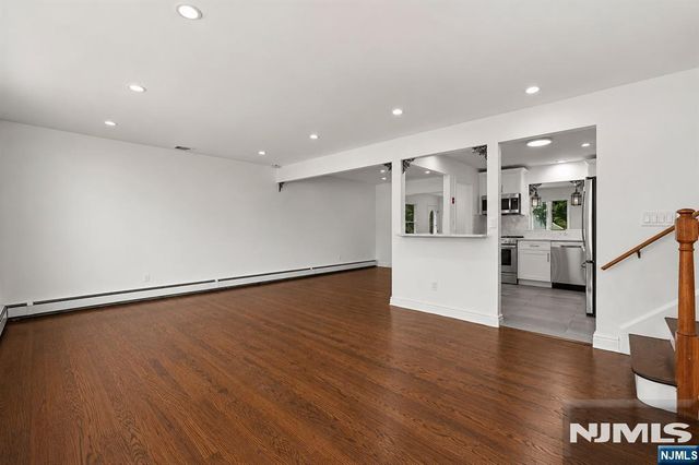 251 W Midland Avenue, Paramus, NJ 07652