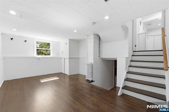 251 W Midland Avenue, Paramus, NJ 07652