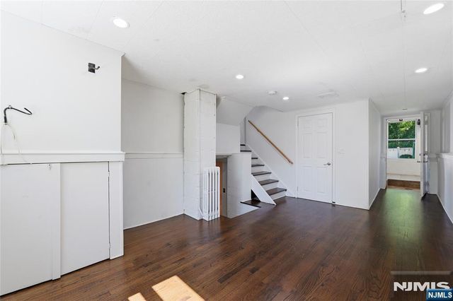 251 W Midland Avenue, Paramus, NJ 07652