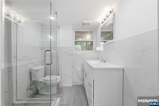251 W Midland Avenue, Paramus, NJ 07652