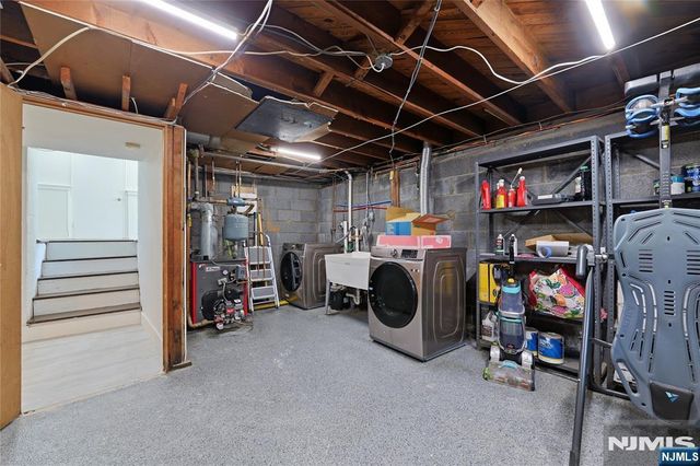 251 W Midland Avenue, Paramus, NJ 07652