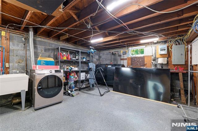 251 W Midland Avenue, Paramus, NJ 07652